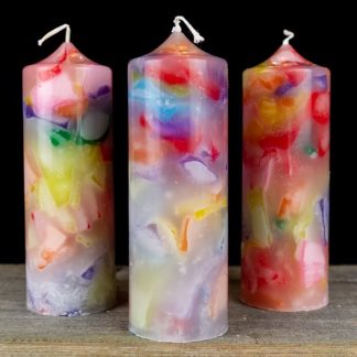 kaarsen cilinderkaars met bonte brokken