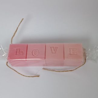 zeepletters roze love
